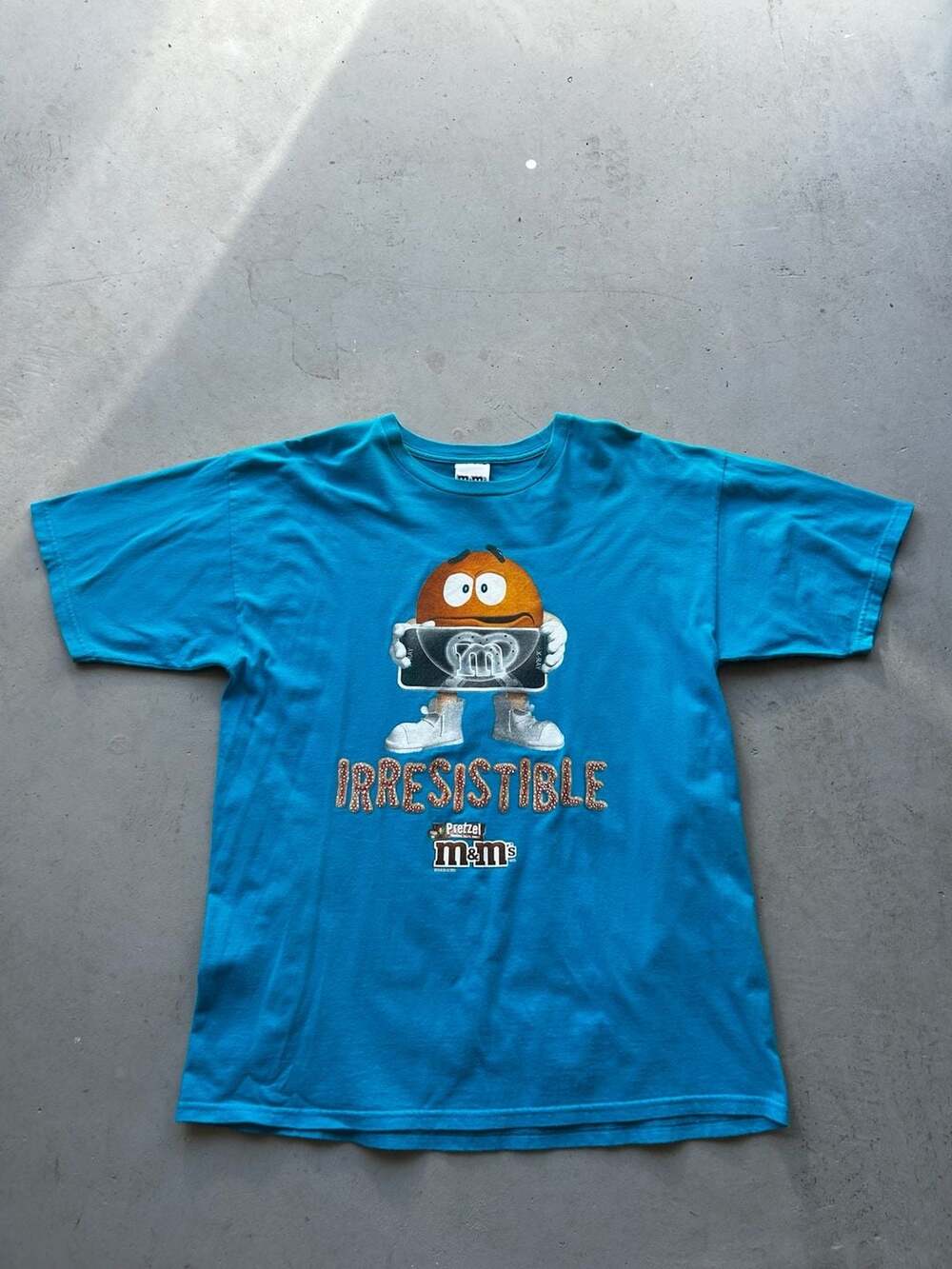 Vintage M&M's Pretzel Irresistible Graphic T-Shirt Size Large